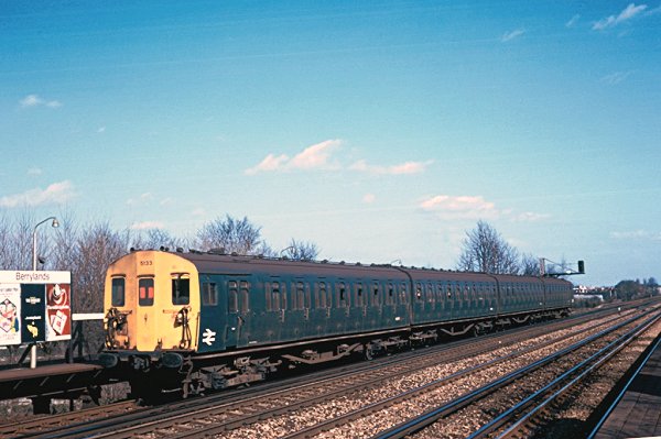 4EPB 5133 at Berrylands on 16th March 1974 with an up working